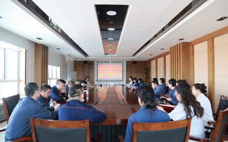 標題：華德牧草公司召開(kāi)2024年全面從嚴治黨工作會(huì )議
瀏覽次數：1336
發(fā)表時(shí)間：2024-04-01