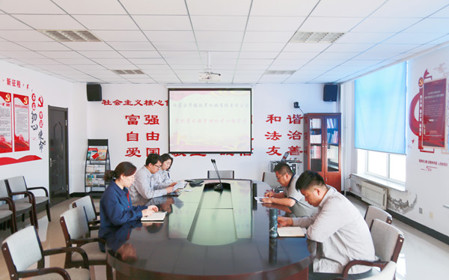標題：華德牧草公司黨委開(kāi)展黨紀學(xué)習教育專(zhuān)題學(xué)習
瀏覽次數：1018
發(fā)表時(shí)間：2024-05-24